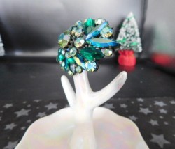 green rhinestone brooch b
